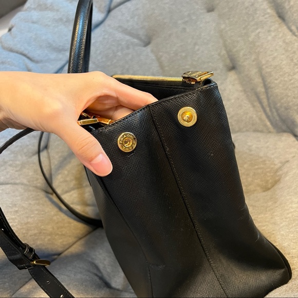 Prada Black Galleria Saffiano leather Large Hangbag |Men | Women - Picture 11 of 16